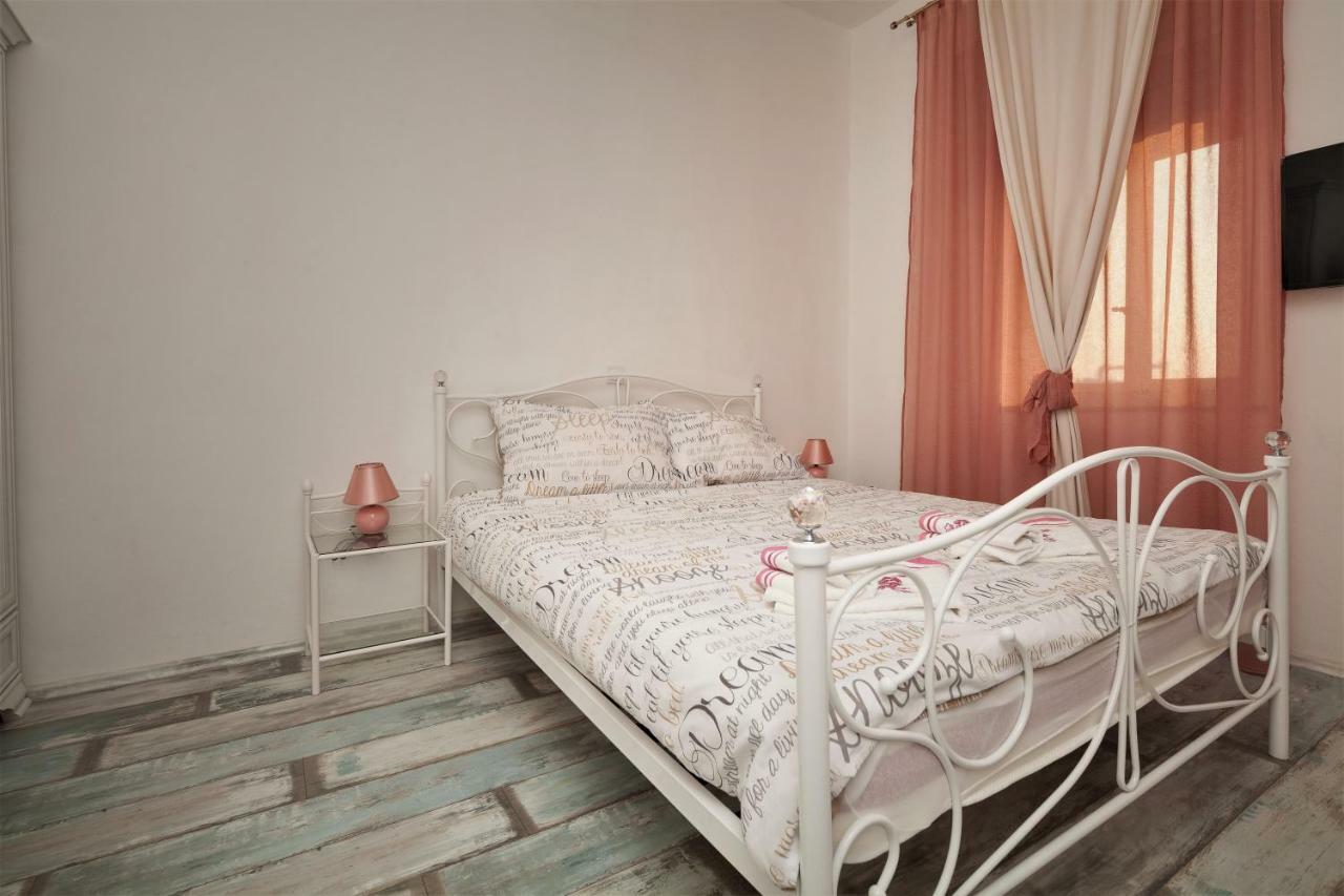 Main Square Apartments With Sea View PUY Exterior foto